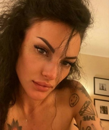 Живу в Москве и рада предложить тебе свои услуги. В моем арсенале множество возможностей, которые позволят нам окунуться в мир наслаждений. Оказываю широкий спектр интимных услуг, уделяю особое внимание качеству и комфорту. Мои отзывы говорят о моей профессиональности и внимании к деталям. С радостью поделюсь своими фото, чтобы ты смог оценить мою привлекательность. 📷😉 Не тяни время, дорогой, свяжись со мной прямо сейчас и позволь моим нежным рукам доставить тебе удовольствие. 🌹💋 934, 32 года